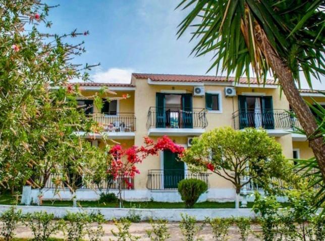 Lemon Tree Apartments A D 阿尔戈斯托利翁 外观 照片