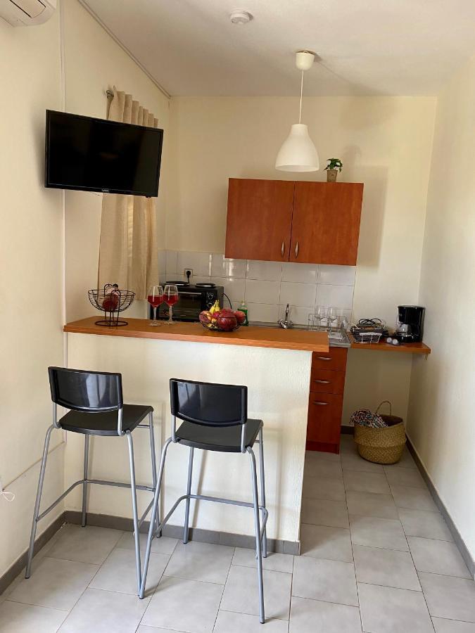 Lemon Tree Apartments A D 阿尔戈斯托利翁 外观 照片